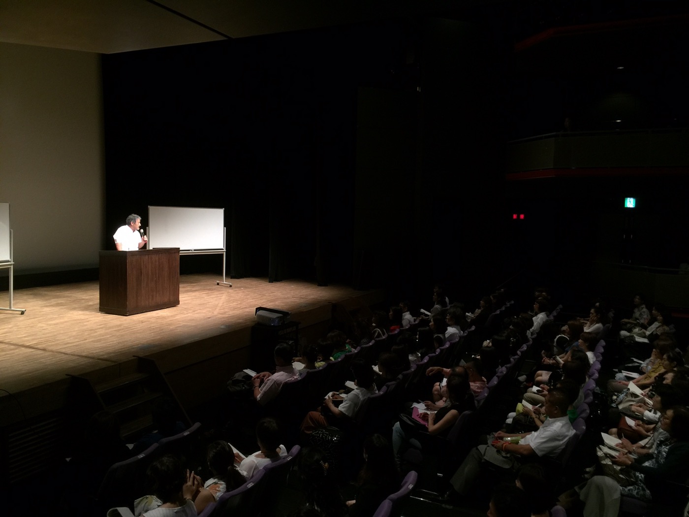 ステージのスポットライト